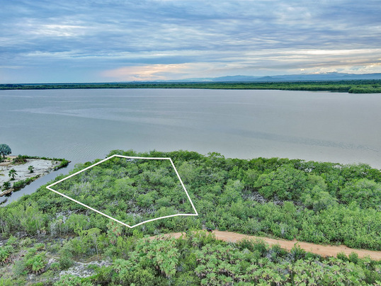 L8507 – Peaceful Lagoon front Living in Maya Beach, Placencia North