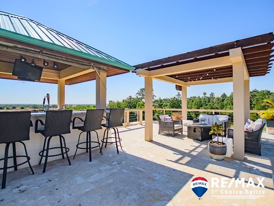 L9202B – Entertaining Boat House With room for your Dream home