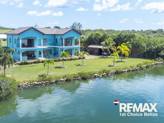 HL - H3333 - Lagoon Front Marina Home Placencia Peninsula