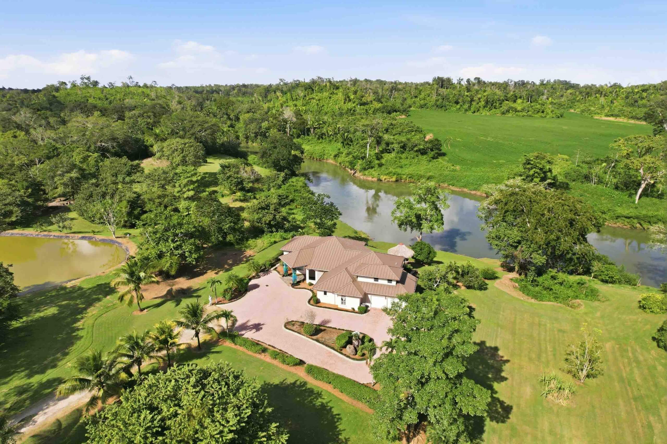 Fully Furnished Riverfront Estate with Infinity Pool, Olde Mill, Cayo