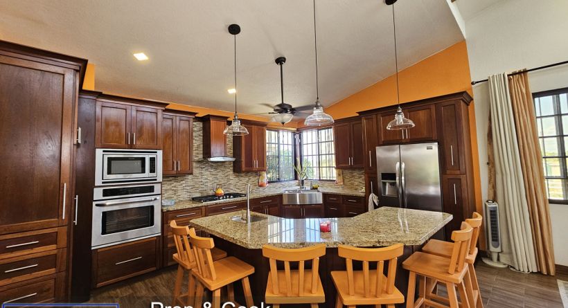Modern Home on 3-residential lots in Green Estate