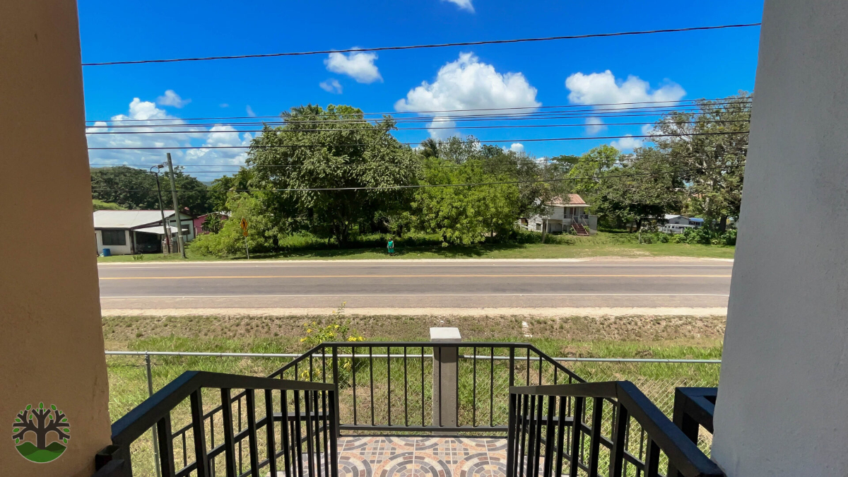 Newly-built 3bed / 2bath Home close to Town on the Highway!