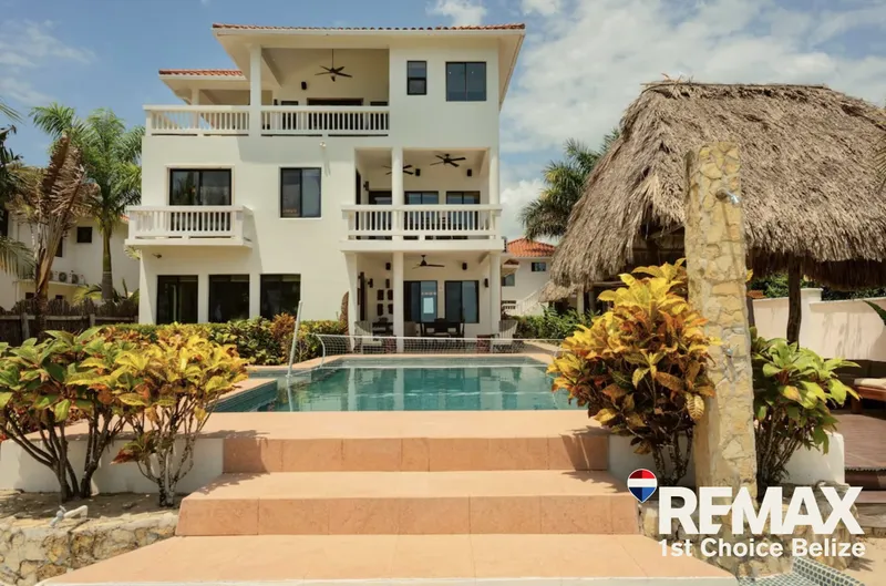 Own a Slice of Paradise for a Fraction of the Price In Placencia!