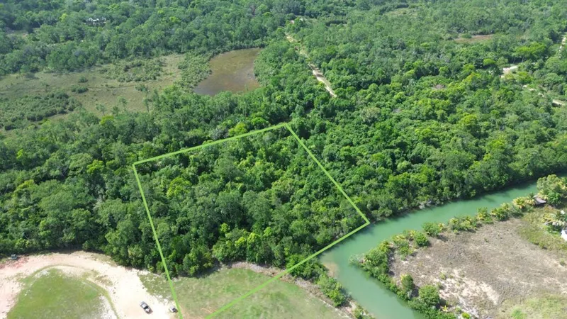 PL0246 – Exceptional 1.907-Acre Canal-Front Lot in the Gated Red Rock Development, Belize