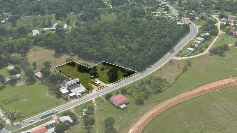 Prime 1.32-Acre Blvd Parcel W/ Limitless Commercial Potential In Santa Elena