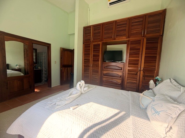 Prime Village Location! 1-Bedroom Condo With Private Rooftop Terrace in the Heart of Caye Caulker