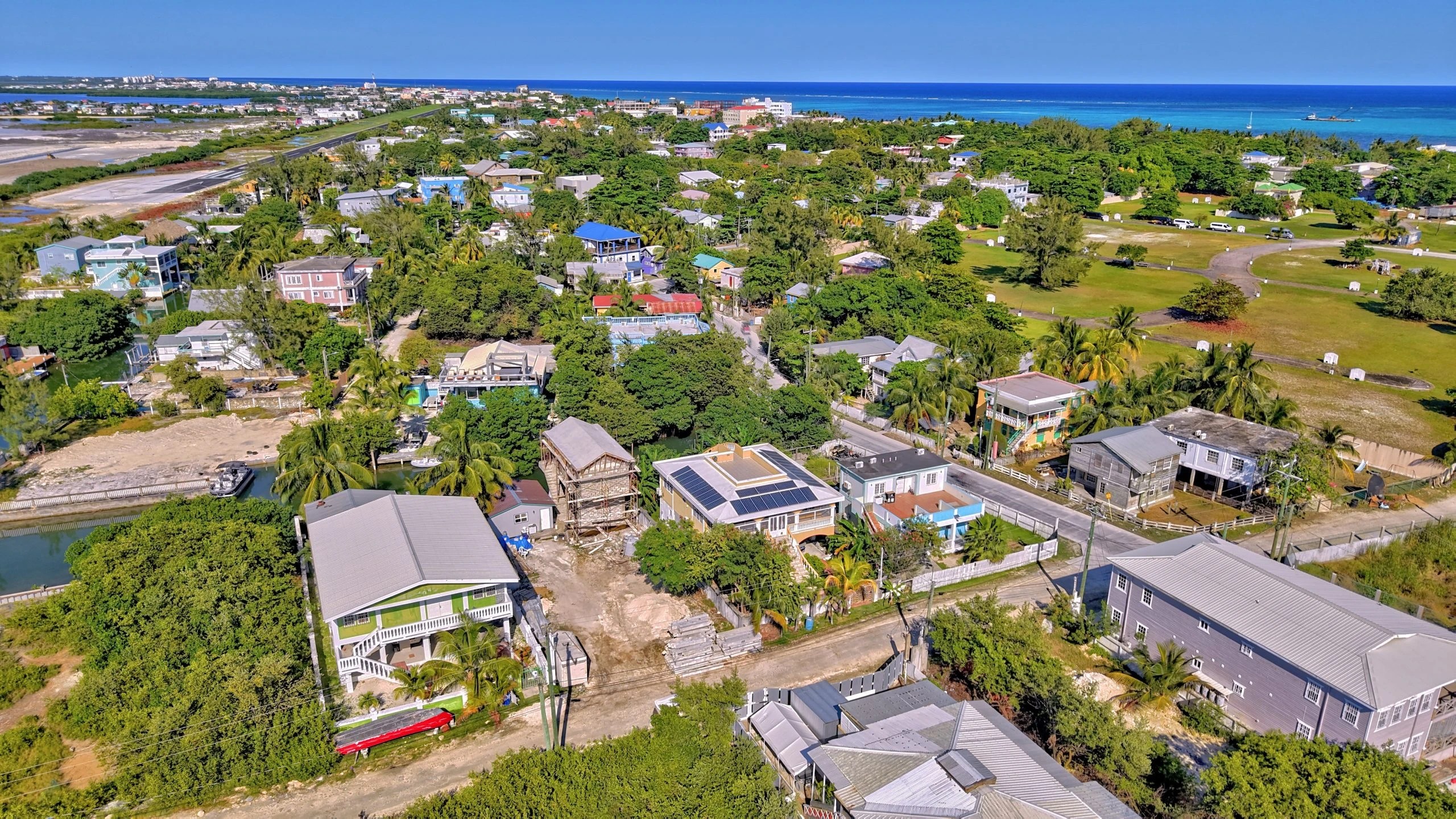 PH0044 – Beautiful Canal Front 3-Bedroom Home in Ambergris Caye