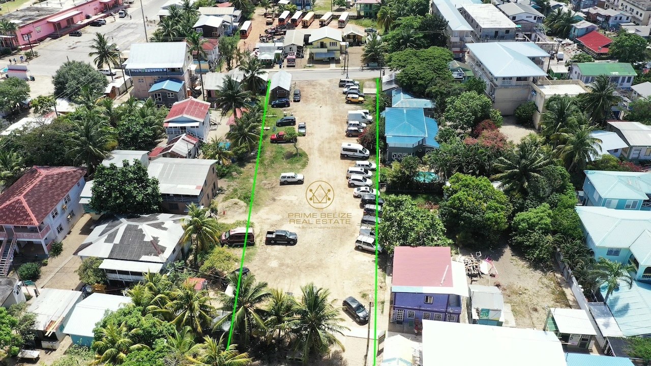 PL0003 – ONLY ROAD TO BEACH IN PLACENCIA VILLAGE