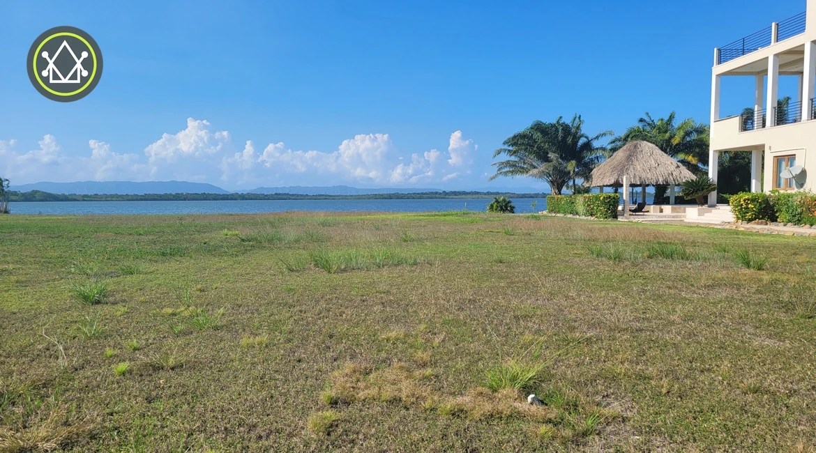 PL0064 – Exclusive Residential Waterfront Lot in Gated Development – Prime Location!