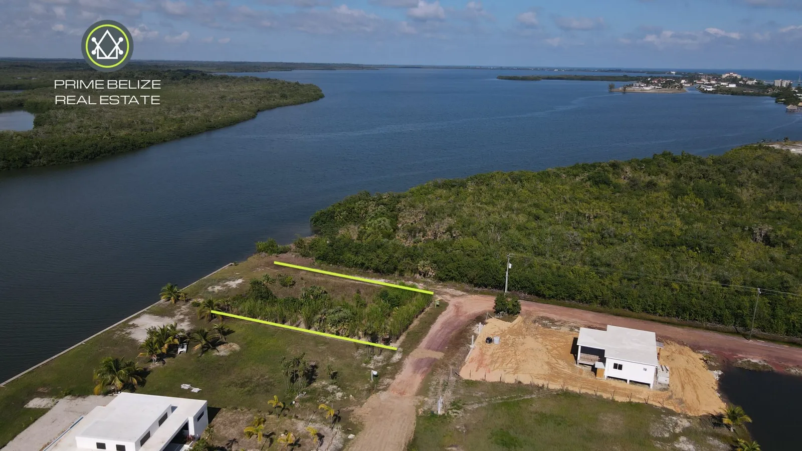 PL0088 – Mountain View Waterfront Lot with Seawall – Maya Beach Lot 13