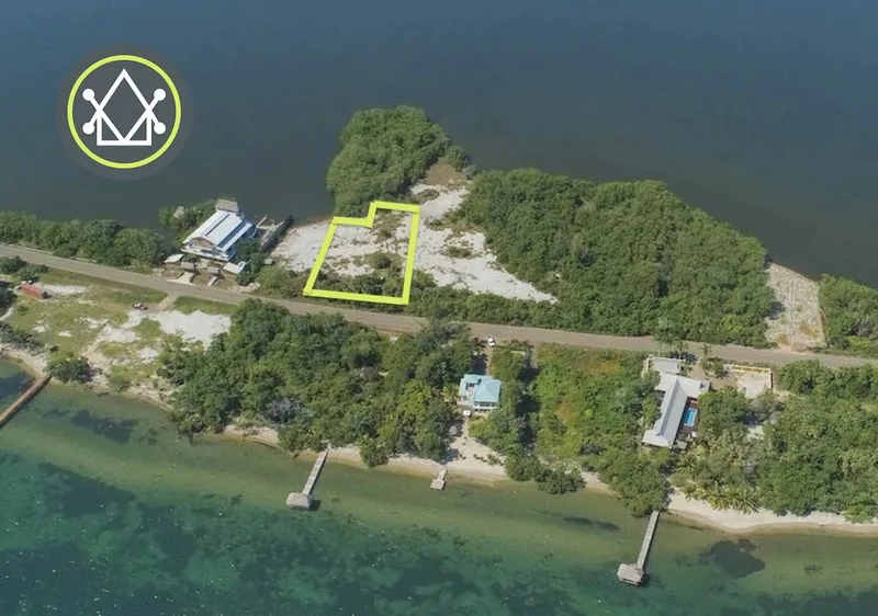PL0153 – Prime Road front Commercial Lot in Plantation, Placencia