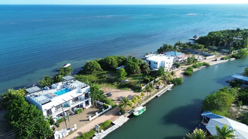PL0252- Rare South-Facing Beachfront Lot on Sunset Point – Placencia Village