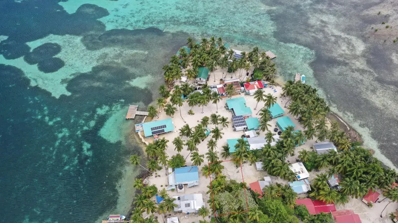 Tobacco Caye Lot