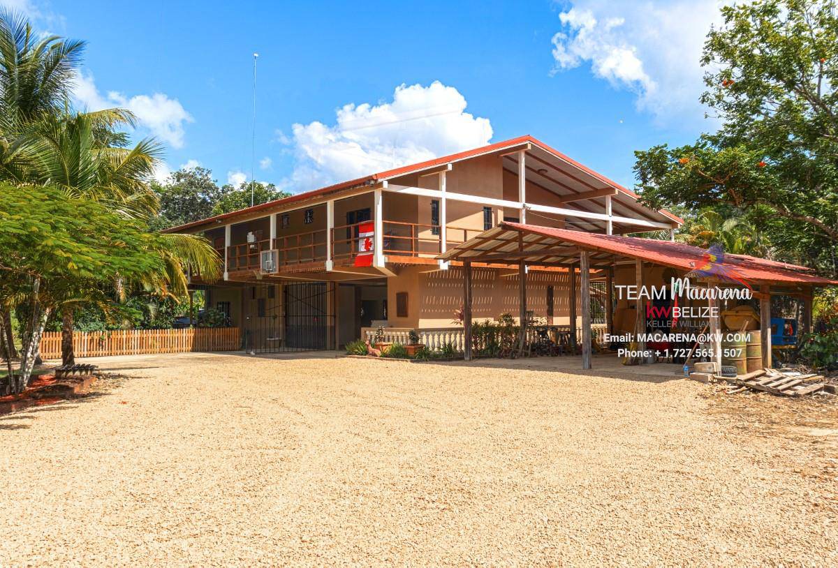 Beautiful Five Bedroom Home in Mount Pleasant Creek Area