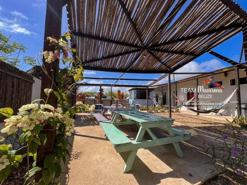 Royal Rat Hostel Outside Placencia Village