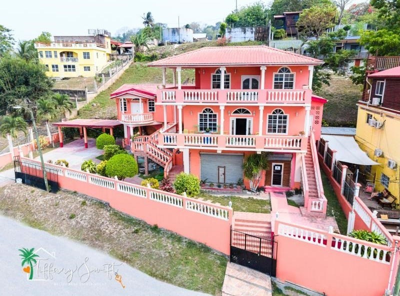 # 4210 - Prime San Ignacio Property: Stunning 3-Bedroom Home with Income Generation and Business Potential, San Ignacio, Cayo District, San Ignacio, Cayo District