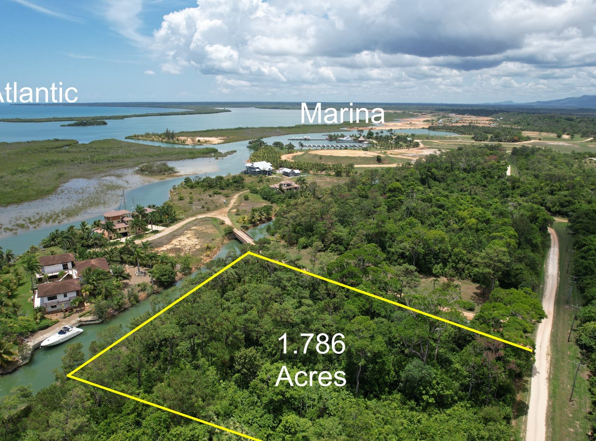 QMQW+GMR, The Reserve, Stann Creek District