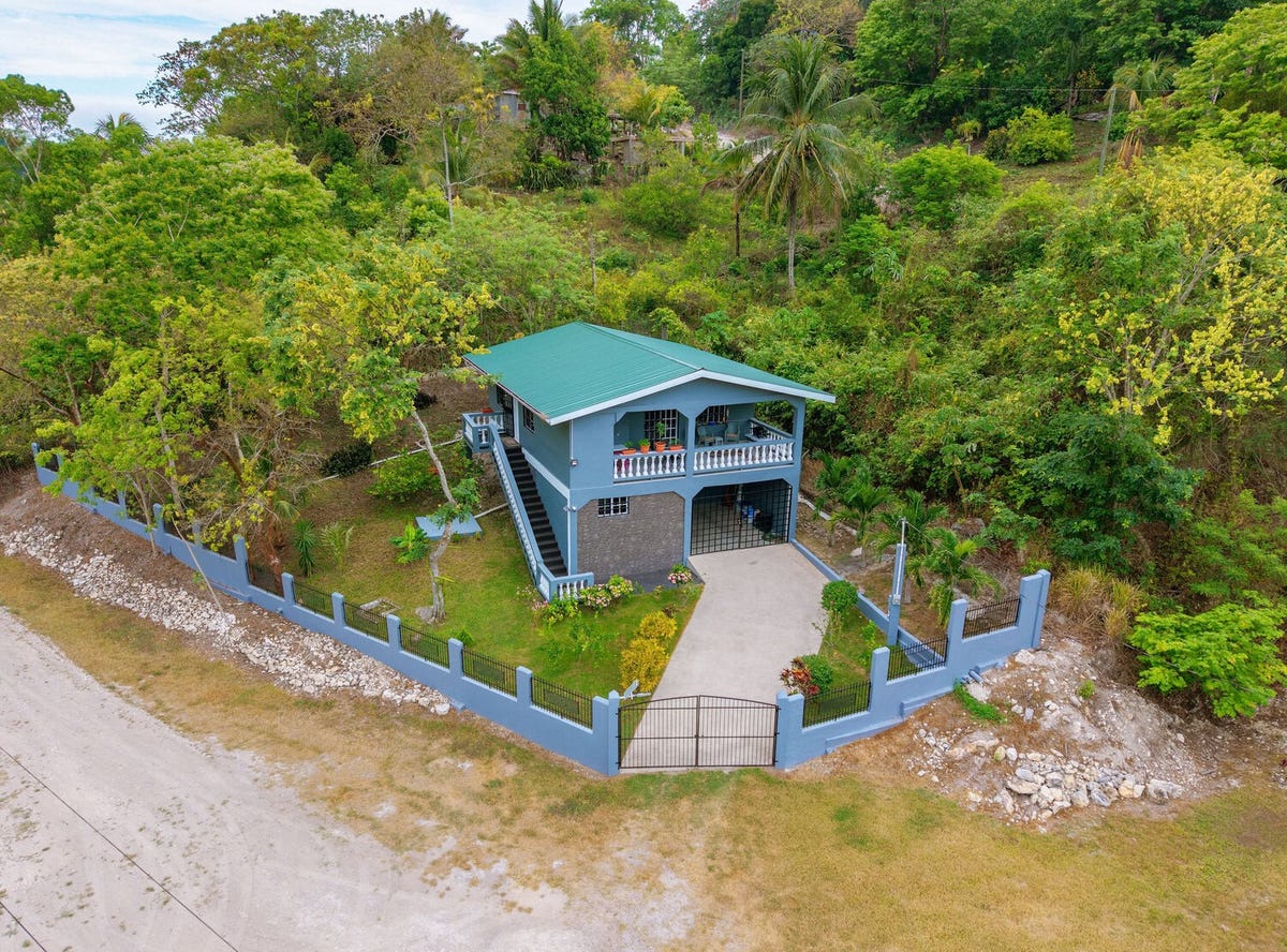 # 4243 – Furnished 2-Bed, 2-Bath Concrete House Near San Ignacio | Cayo District, Belize, San Ignacio, Cayo District, San Ignacio, Belize City