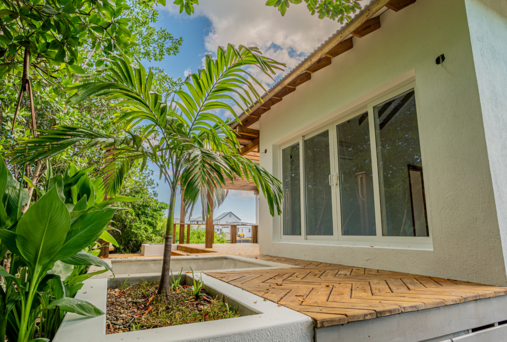 5 Bedroom Villa in Mahogany Bay Street 1