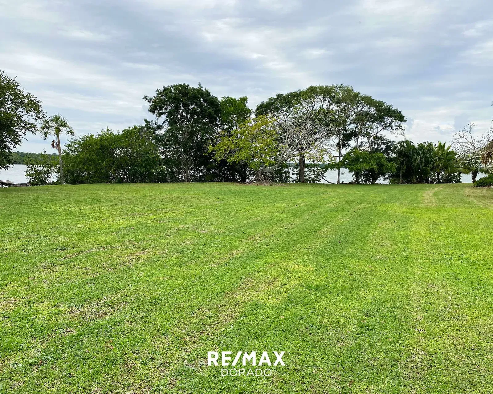 Freedom Star Estates – 27 Acres of Beachfront Bliss in Corozal,
