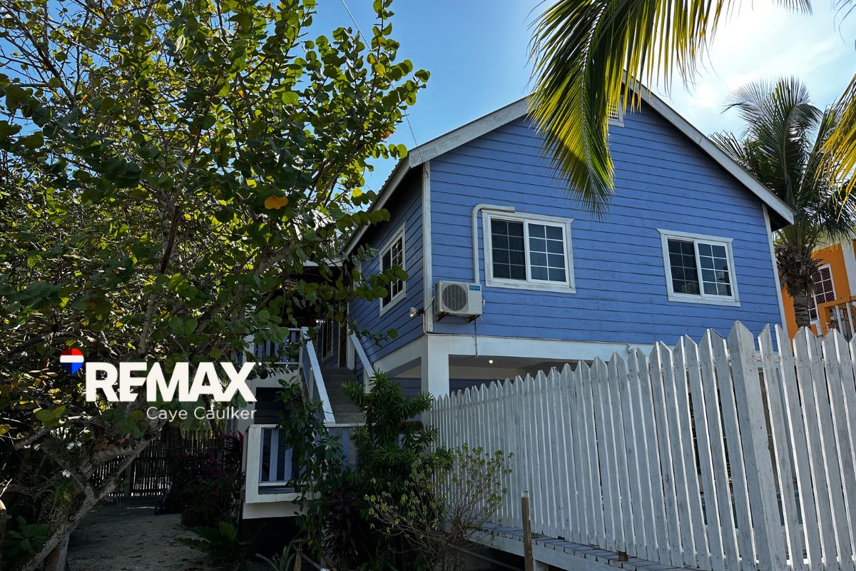 Stunning Home With Pool In Caye Caulker