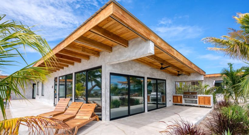 Seabird Villa 9; Fully Furnished Luxury 4 Bed, 3 Bath Waterfront Villa with Pool