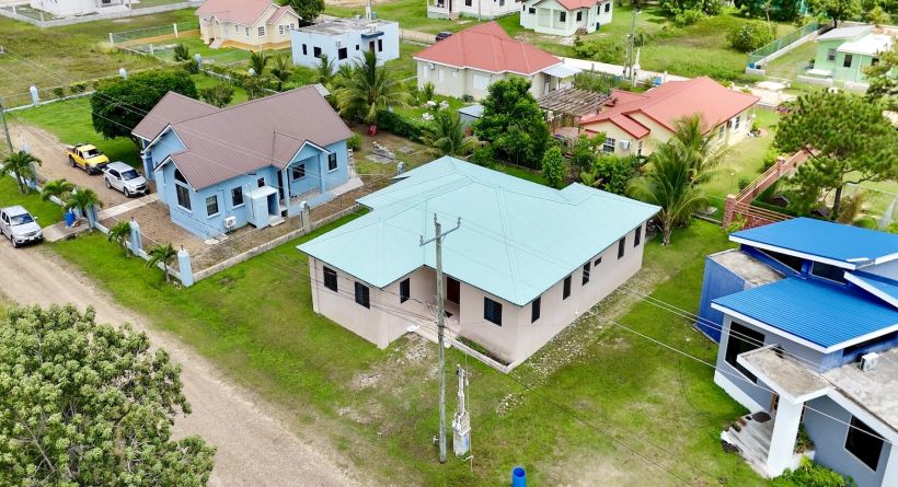 Spacious 5-Bedroom Family Home for Sale in Green Estate, Lords Bank, Belize