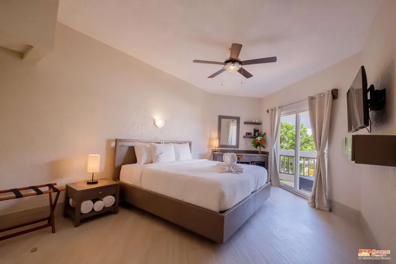 Hotel Suites at Bananas on the Beach – 2-208 Second Level