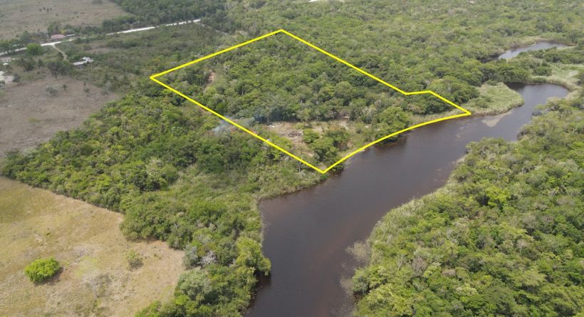 Superb 15-Acre Riverfront Property in Maskall Village