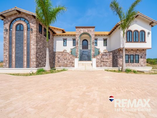 H1020 - The Chateau - An Entertainer's Dream
