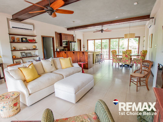 H1017 - The Tree House by the Sea in Red Rock