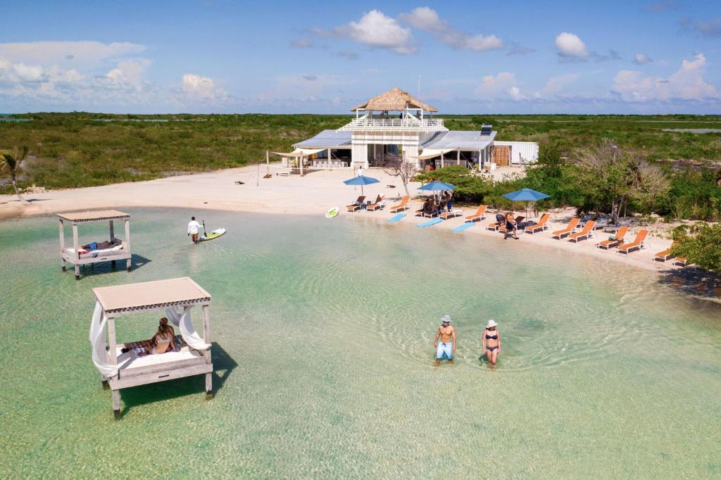 “Charming Garden Cottage in Mahogany Bay Village"