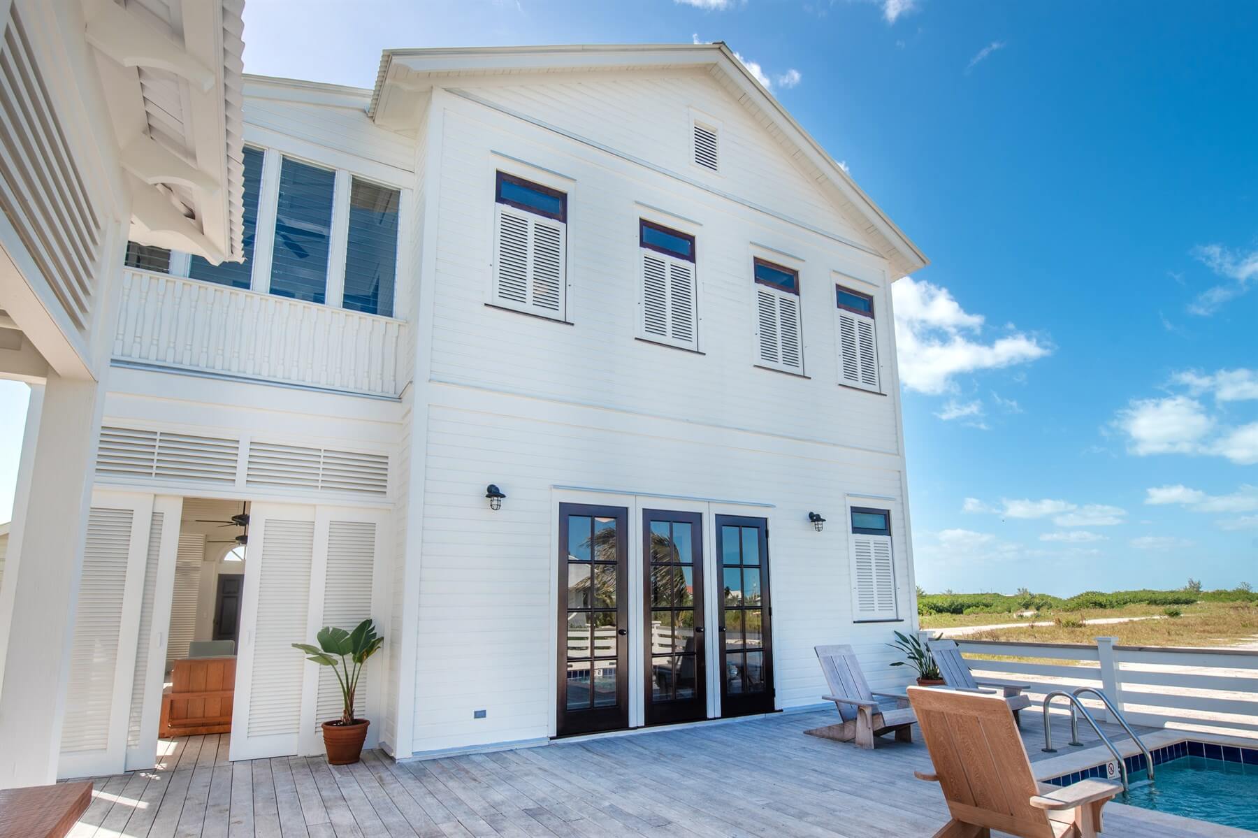 Hilton Hotel, beautiful 4 bedroom Victorian style house in Belize with pool