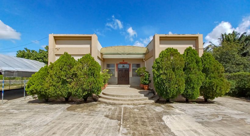 3,600 ft² 8 Bed, 4 Bath Residential/Commercial Property on manicured ¾ Acre Lot