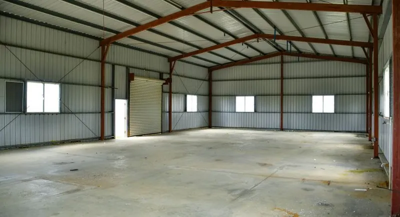 6,400 sq ft Industrial Warehouse Complex on 5 Acres; Frontage on Bourdon Canal - Image 5