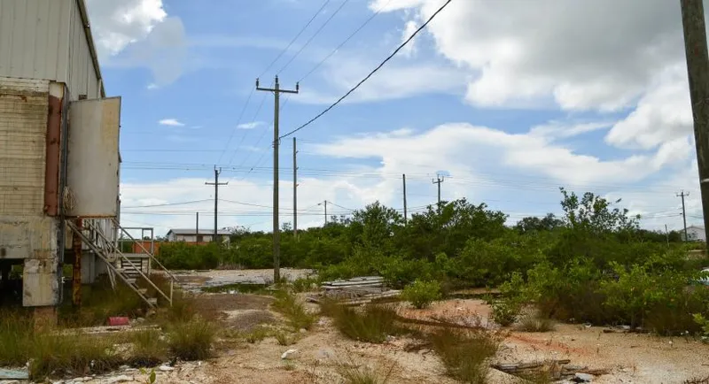 6,400 sq ft Industrial Warehouse Complex on 5 Acres; Frontage on Bourdon Canal - Image 8