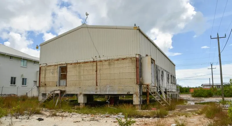 6,400 sq ft Industrial Warehouse Complex on 5 Acres; Frontage on Bourdon Canal - Image 9