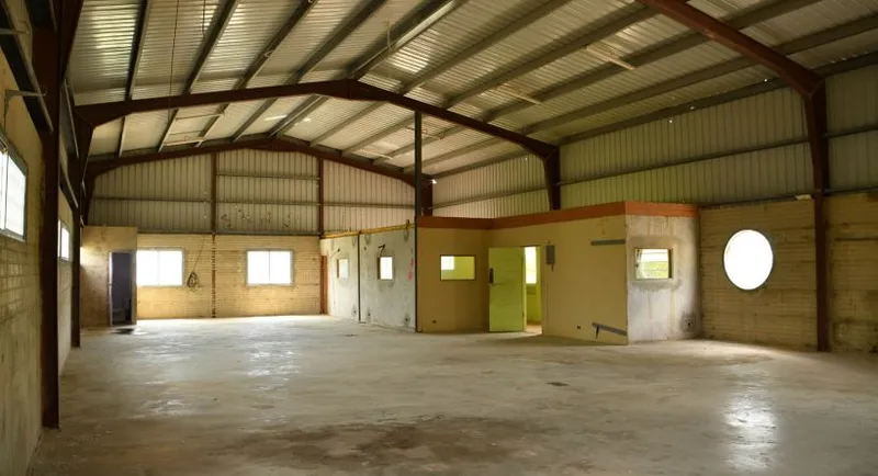 6,400 sq ft Industrial Warehouse Complex on 5 Acres; Frontage on Bourdon Canal - Image 12