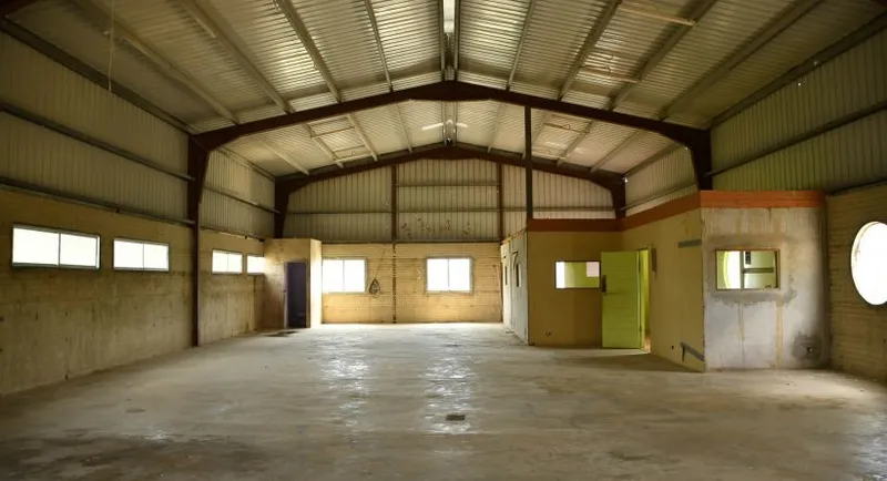 6,400 sq ft Industrial Warehouse Complex on 5 Acres; Frontage on Bourdon Canal - Image 13