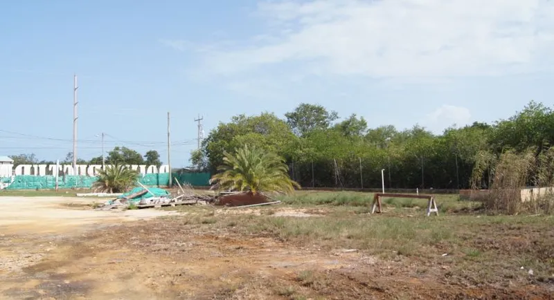 6,400 sq ft Industrial Warehouse Complex on 5 Acres; Frontage on Bourdon Canal - Image 18
