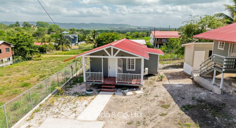 New Fully Furnished Rental Home with Yard &amp; Secure Parking - San Ignacio, Cayo