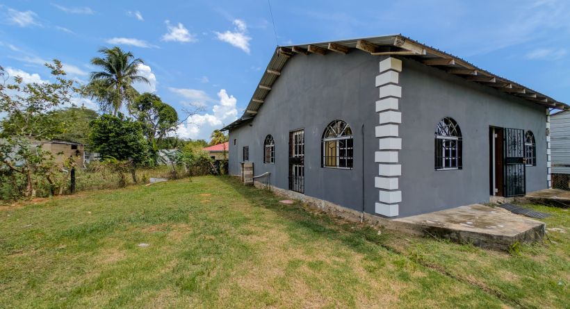 Spacious 4-Bedroom Home for Rent in Santiago Juan Layout, San Ignacio