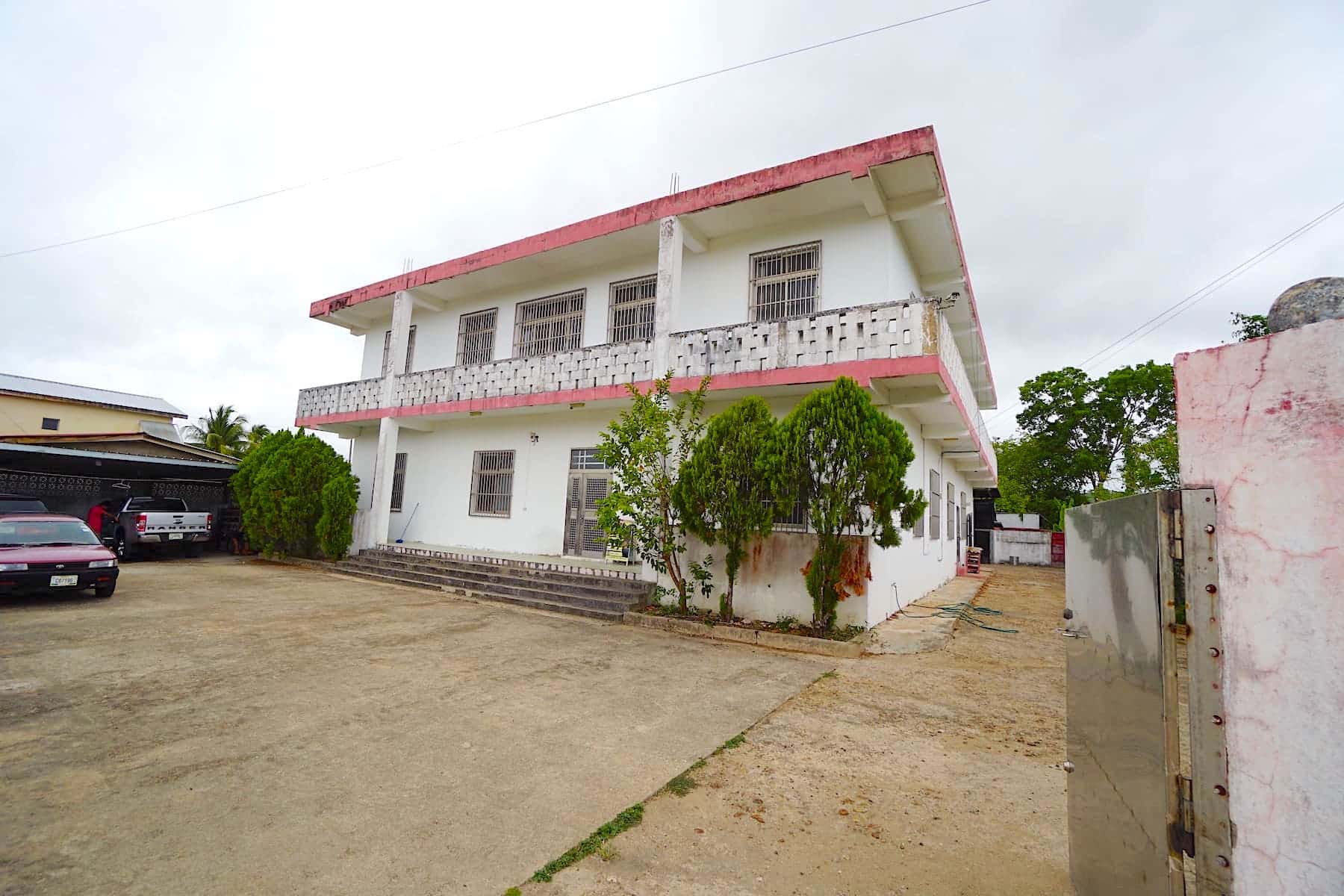 6,000+ ft² Commercial/Residential Property on 3 Lots just off Bullet Tree Road