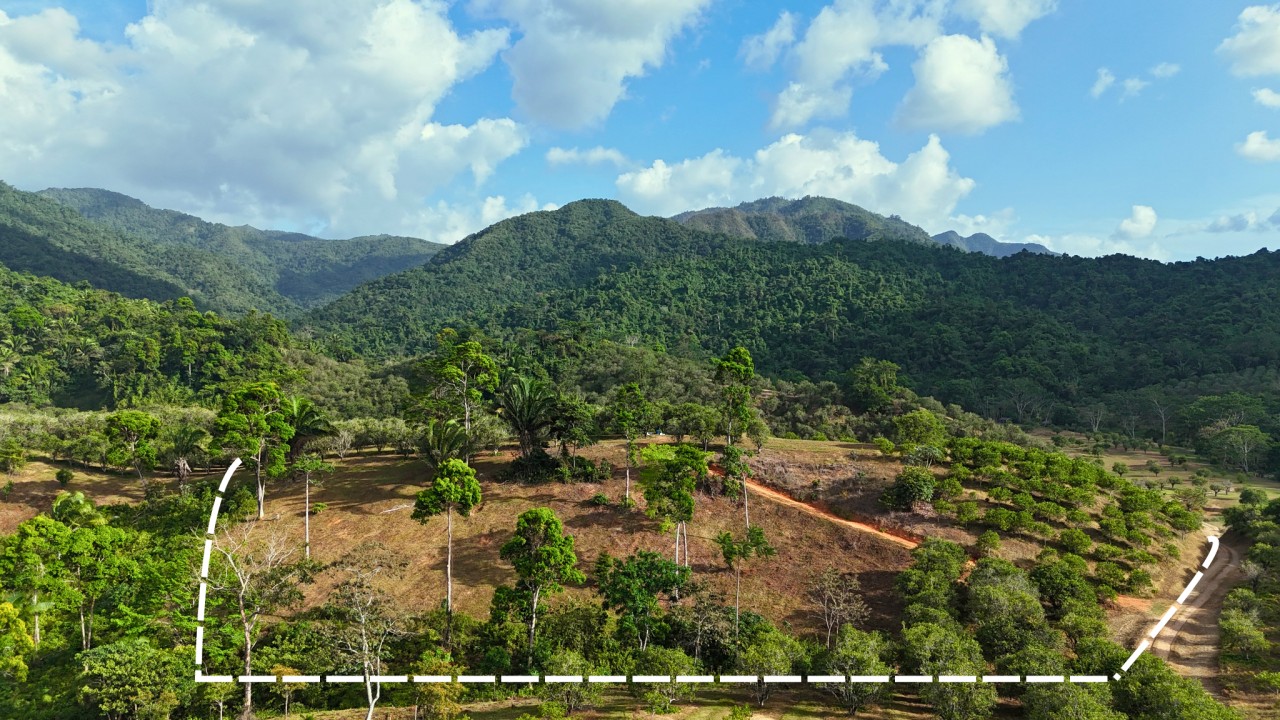 Itzamná Hills Lot 7, Panoramic Sleeping Giant Views, 2.24 Acres with Eco-Park