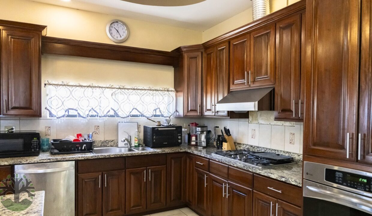 This Contemporary 3bed / 2bath Home is Turnkey and near Town!