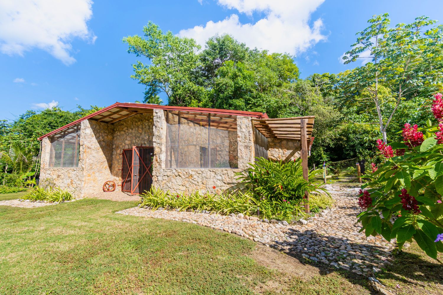 #4235 – Off-Grid Small Farm with Home, Guest Accommodation & Mopan River Access on 1.5-Acre – Near San Ignacio Town, Cayo District, Belize