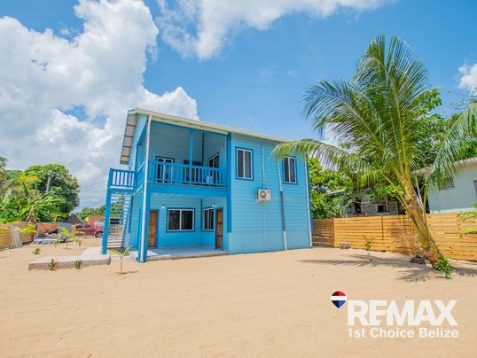 H1019 - Tropical Sea View 3-Bedroom Home in the Heart of Hopkins