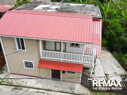 H9701 - "Versatile Property:Ideal for Airbnb Investment or Family Living"