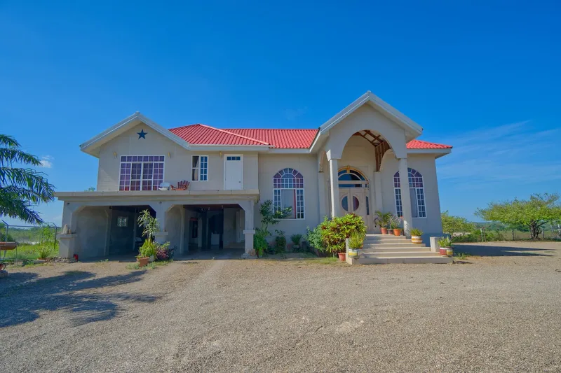 4-Bed, 5-Bath Home with Attached Garage on 1.81 Acres – Spanish Lookout, Cayo
