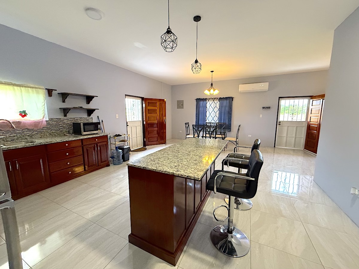 Modern 3-Bedroom Home for Rent in University Heights – Move-In Ready